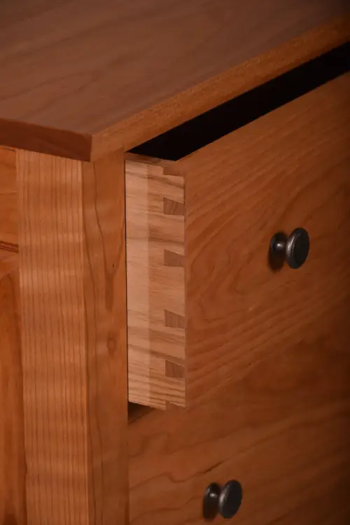 A strip of shellack protects the dovetails