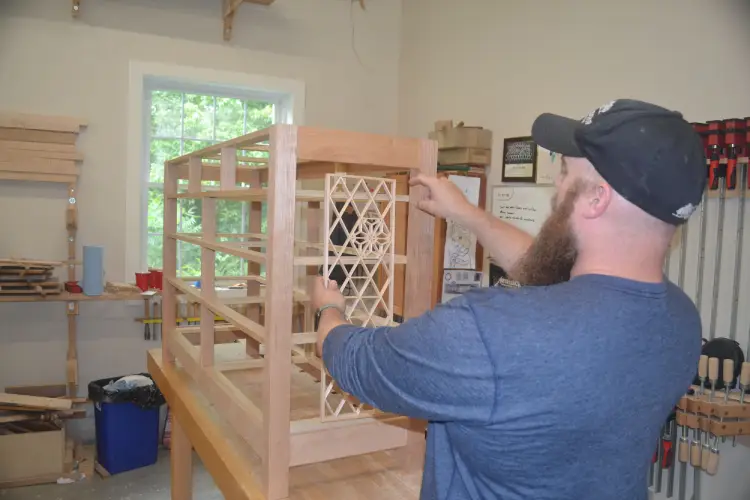 Dave constructs bureau